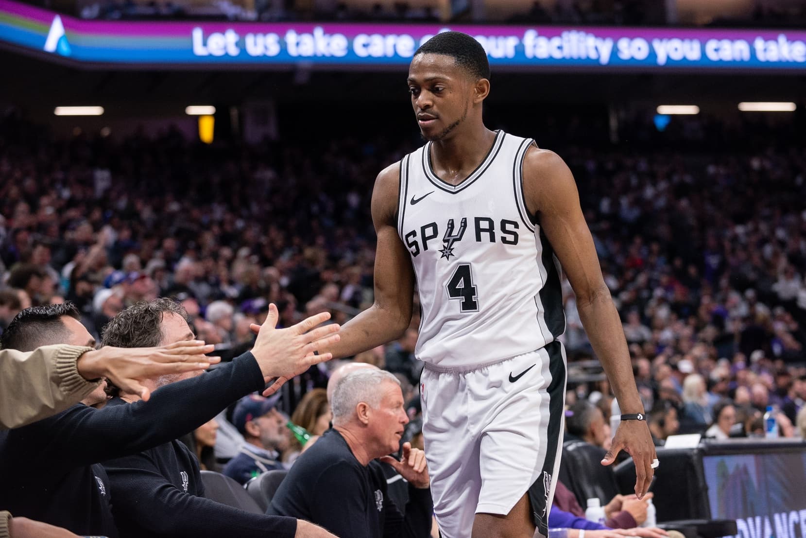 Spurs lock in Fox for 4 years and $229M: with Wembanyama, they aim for historic playoff return