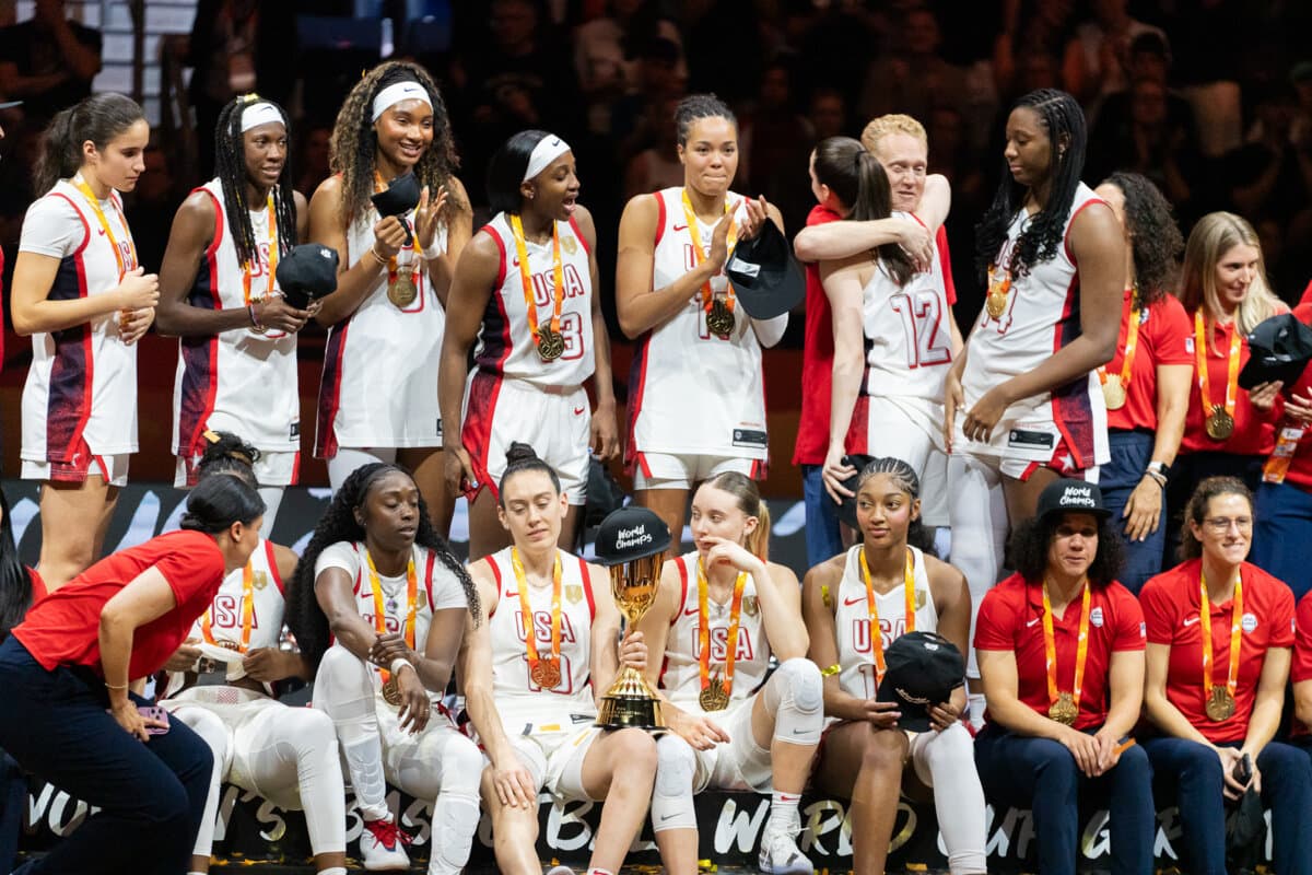 Paige Bueckers, Sonia Citron, Rhyne Howard, Kahleah Copper, Chelsea Gray, Kiki Iriafen, Breanna Stewart, Napheesa Collier, Caitlin Clark, Jackie Young, Aliyah Boston and Angel Reese (United States (W)) against France (W), Women's World Cup, September 13…