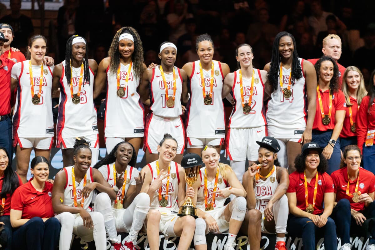 Paige Bueckers, Sonia Citron, Rhyne Howard, Kahleah Copper, Chelsea Gray, Kiki Iriafen, Breanna Stewart, Napheesa Collier, Caitlin Clark, Jackie Young, Aliyah Boston and Angel Reese (United States (W)) against France (W), Women's World Cup, September 13…