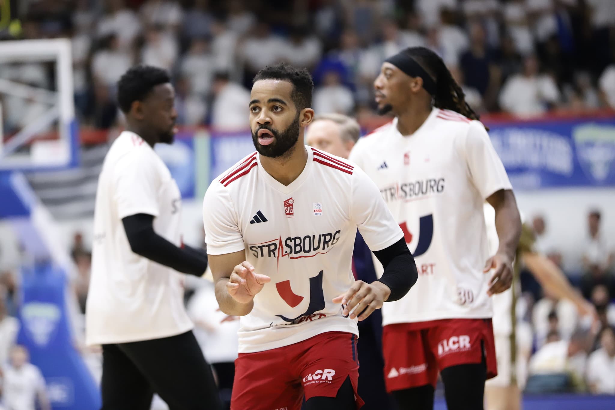 At 29, Phil Booth announces retirement to join NBA staff