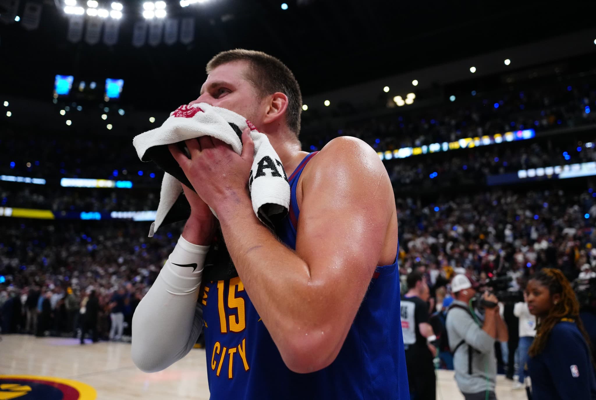 Nikola Jokić moved to tears in Serbia!