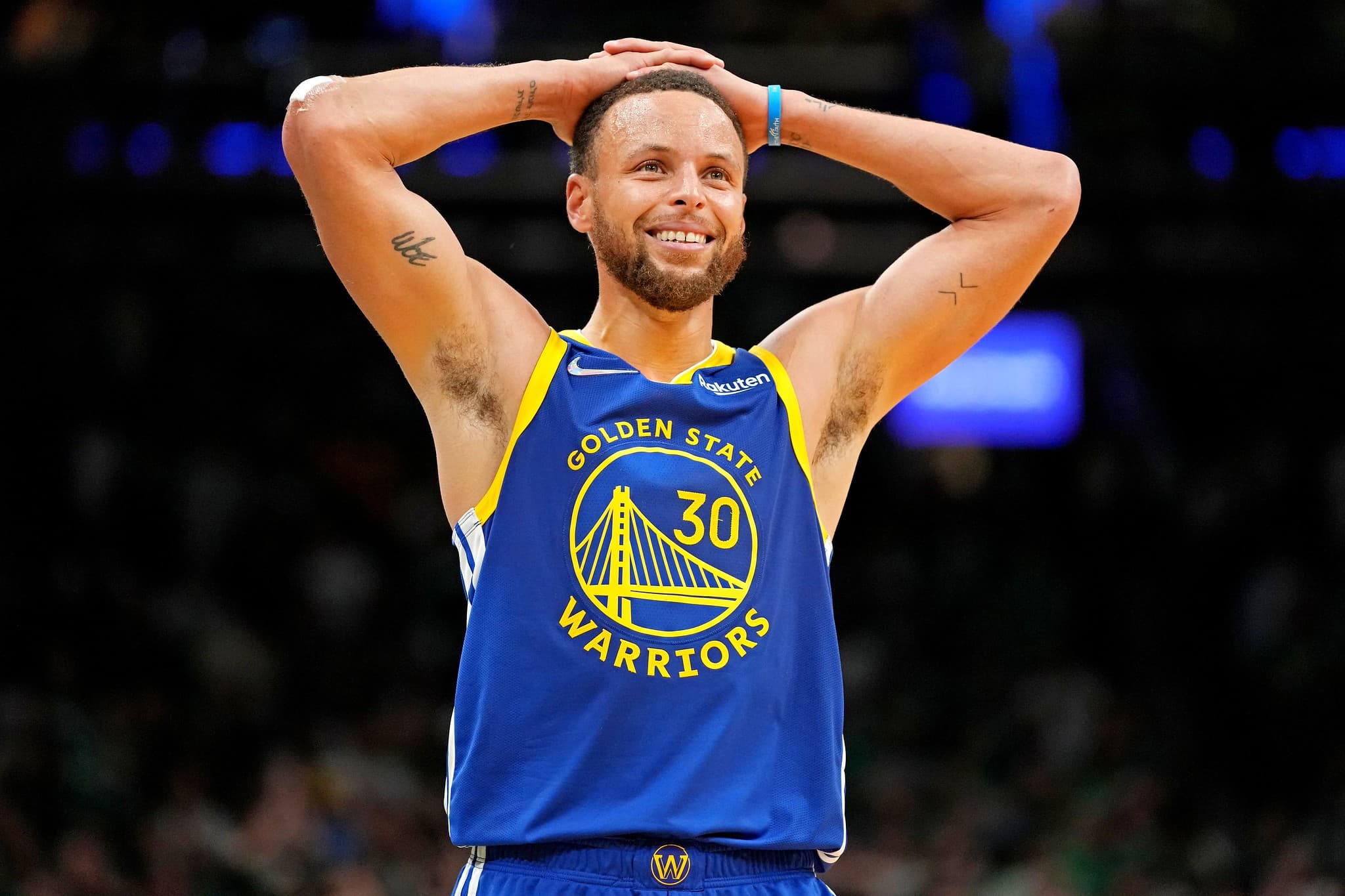 New Record for Stephen Curry: His 2022 NBA Finals Jersey Sold for $2.45 Million!