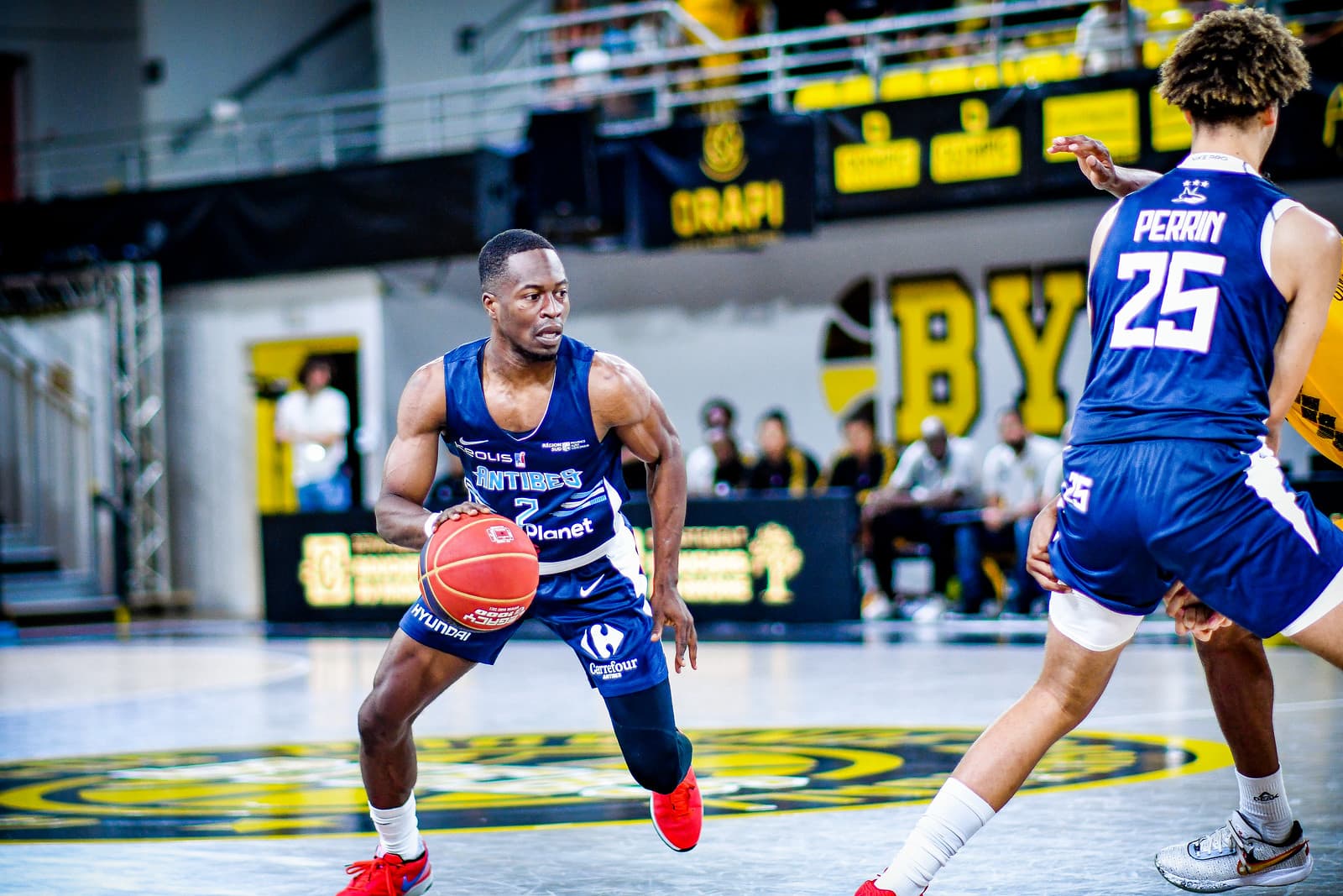 Poitiers signs experienced point guard to start the season