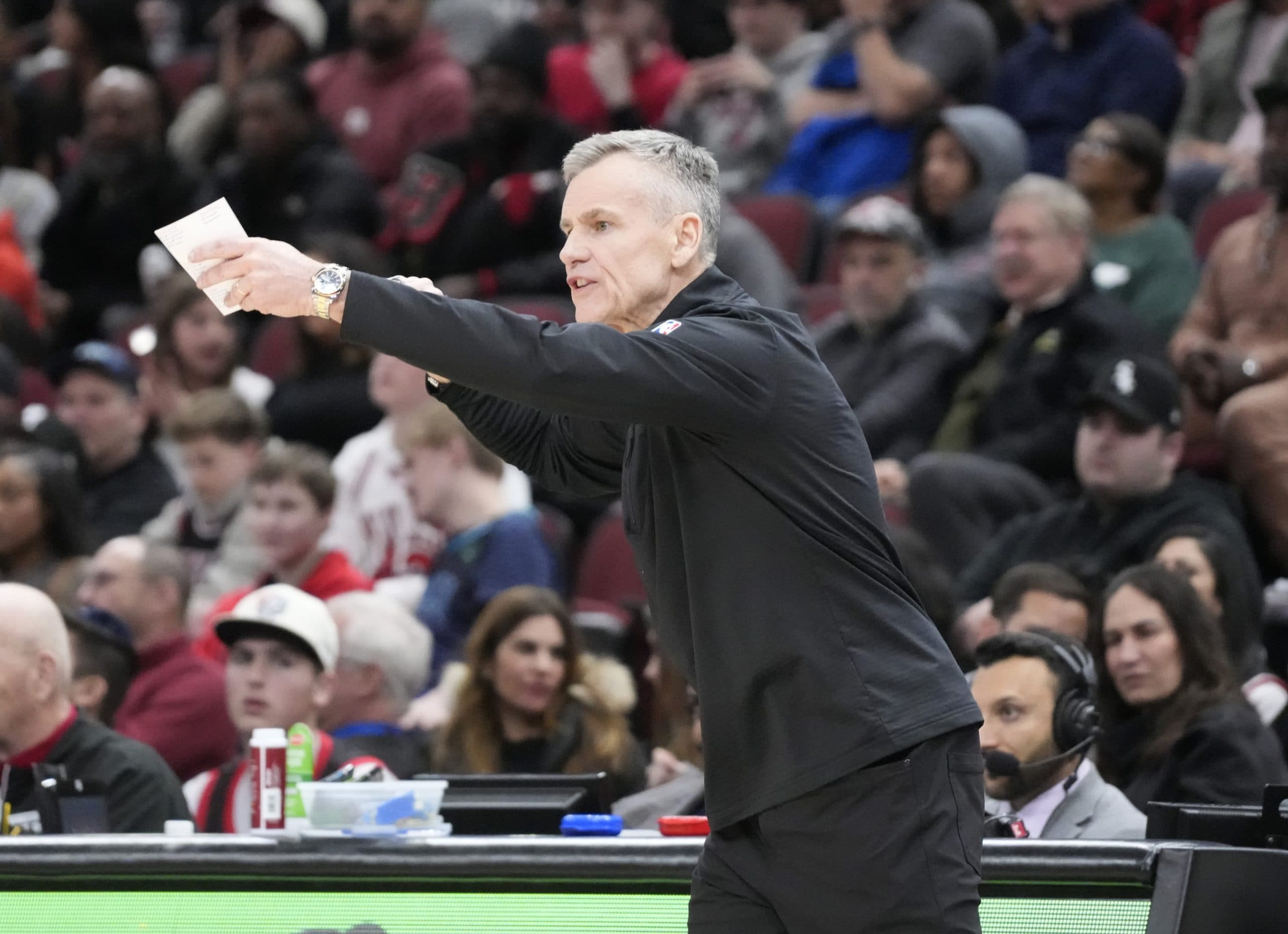 Bulls extend their coach despite mixed NBA season