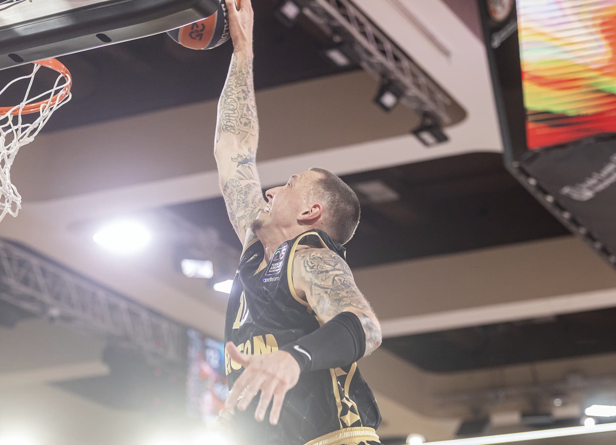 Monaco gets off to an excellent start against Barcelona