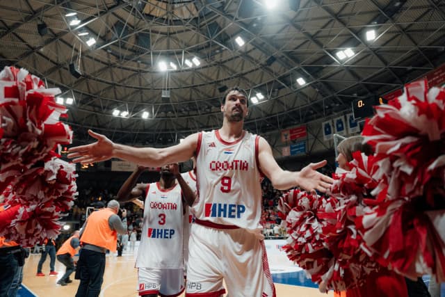 Dario Saric shines in his return to Europe with Croatia