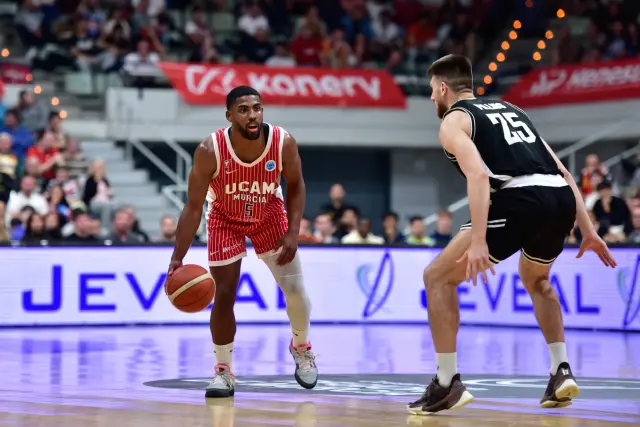 Besiktas Signs Two Big Men to Prepare for EuroLeague
