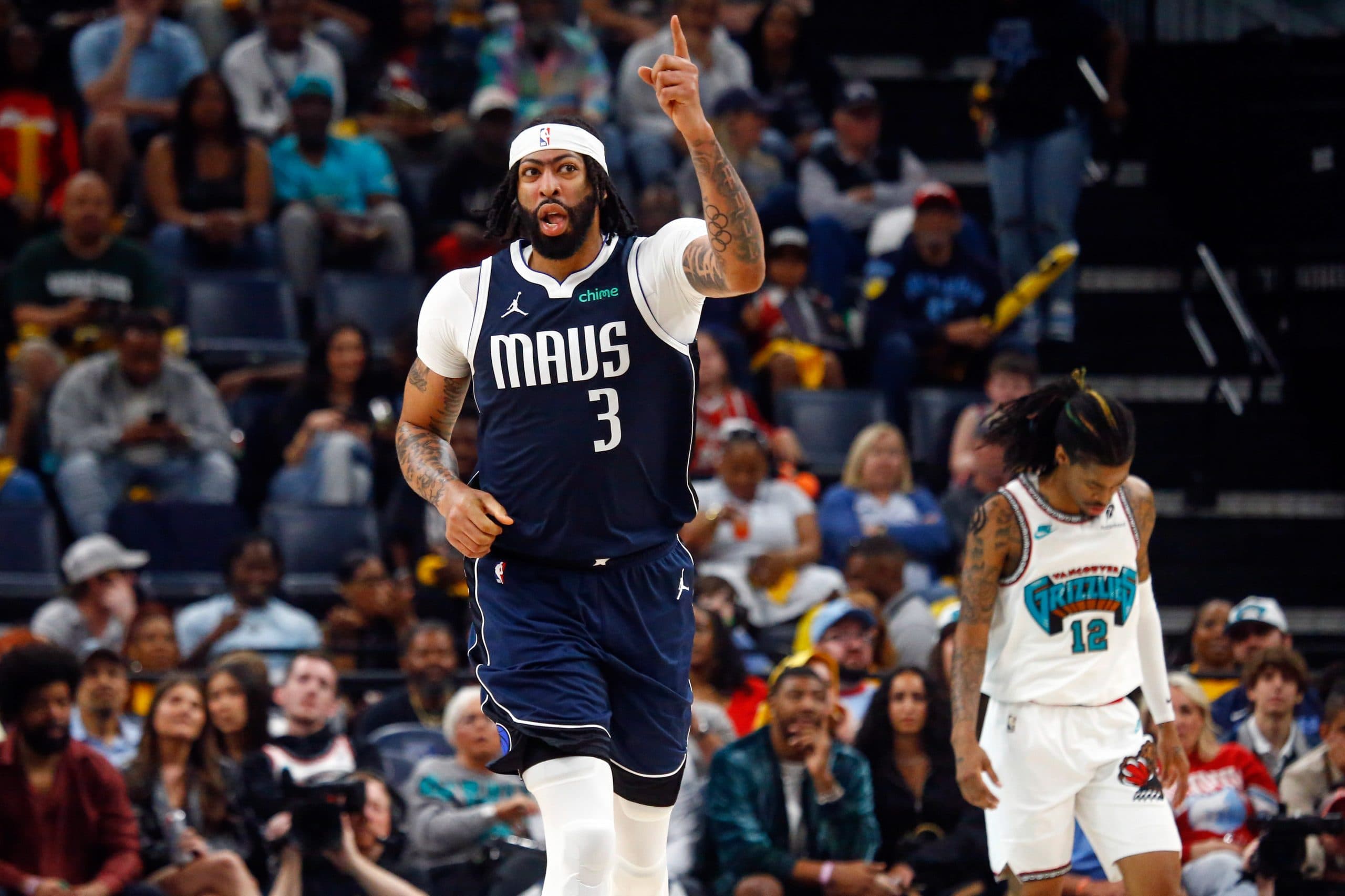 Anthony Davis undergoes surgery for retinal detachment