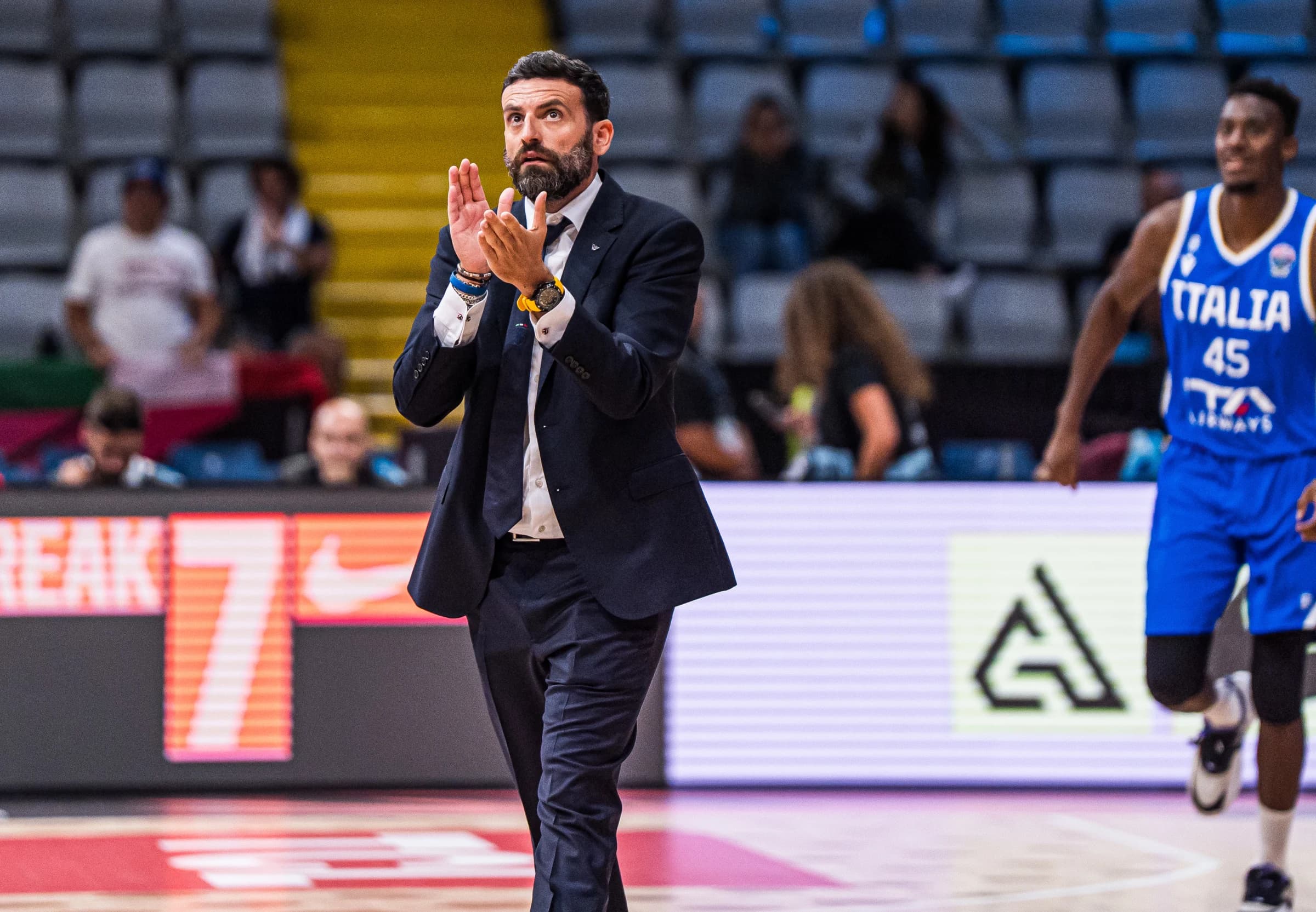 Pozzecco ejected against Bosnia: Italy without its head coach