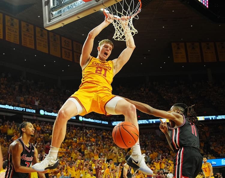 No. 6 Iowa State stuns No. 2 Houston with dramatic 70-67 comeback victory