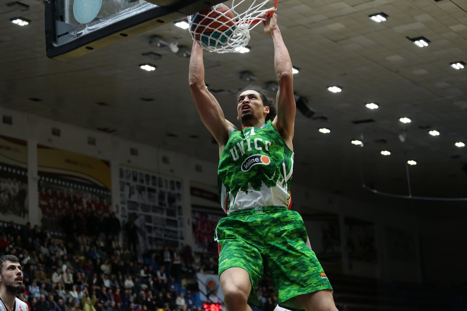Former ASVEL player to replace Kevarrius Hayes in Paris!
