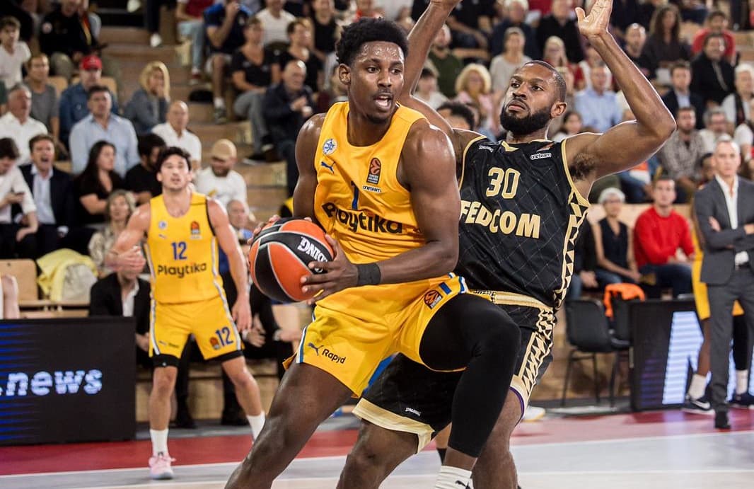 Jaylen Hoard wants to stay with Maccabi, but Monaco offers to triple his salary