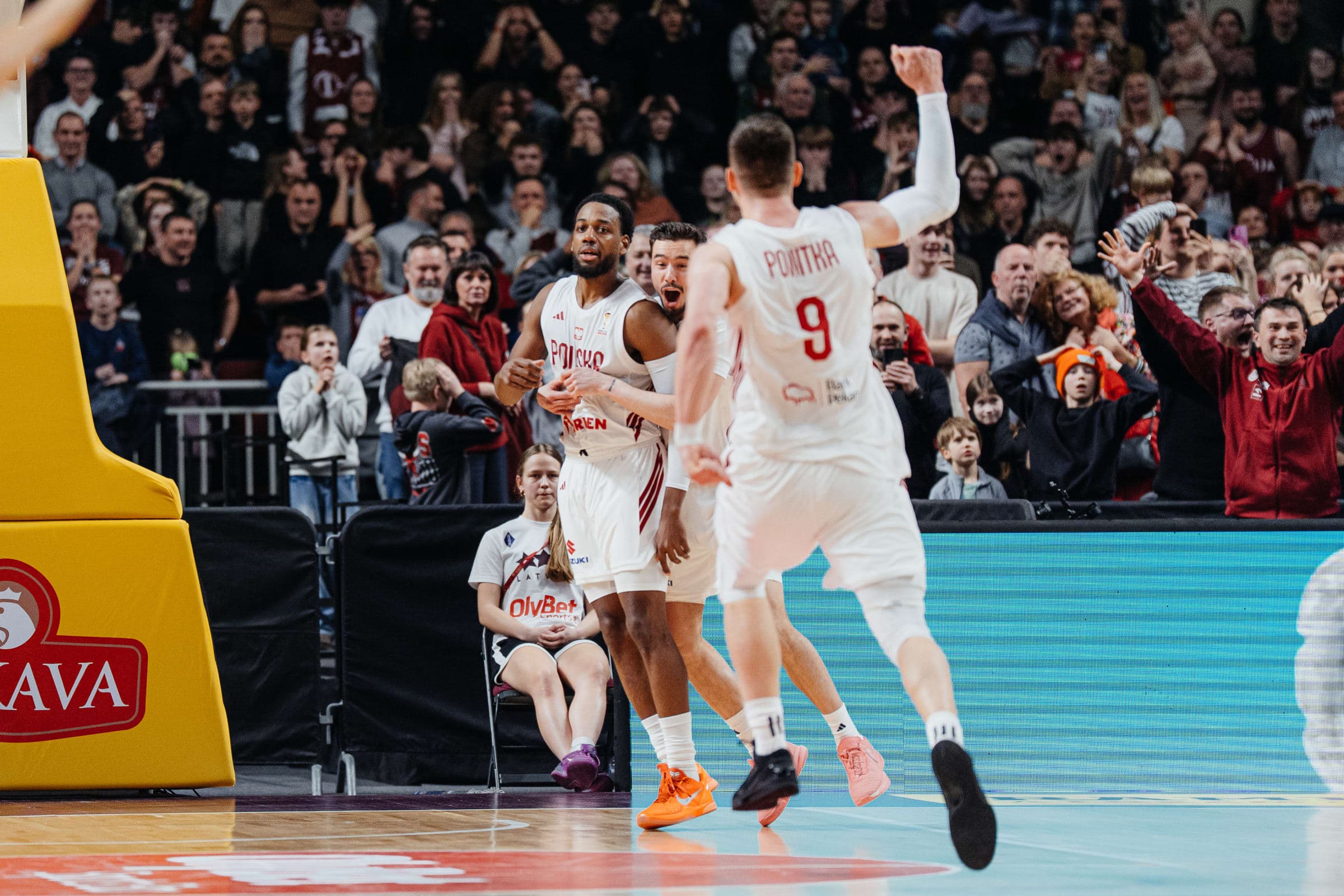 Jordan Loyd shines with 37 points and a game-winning basket for Poland