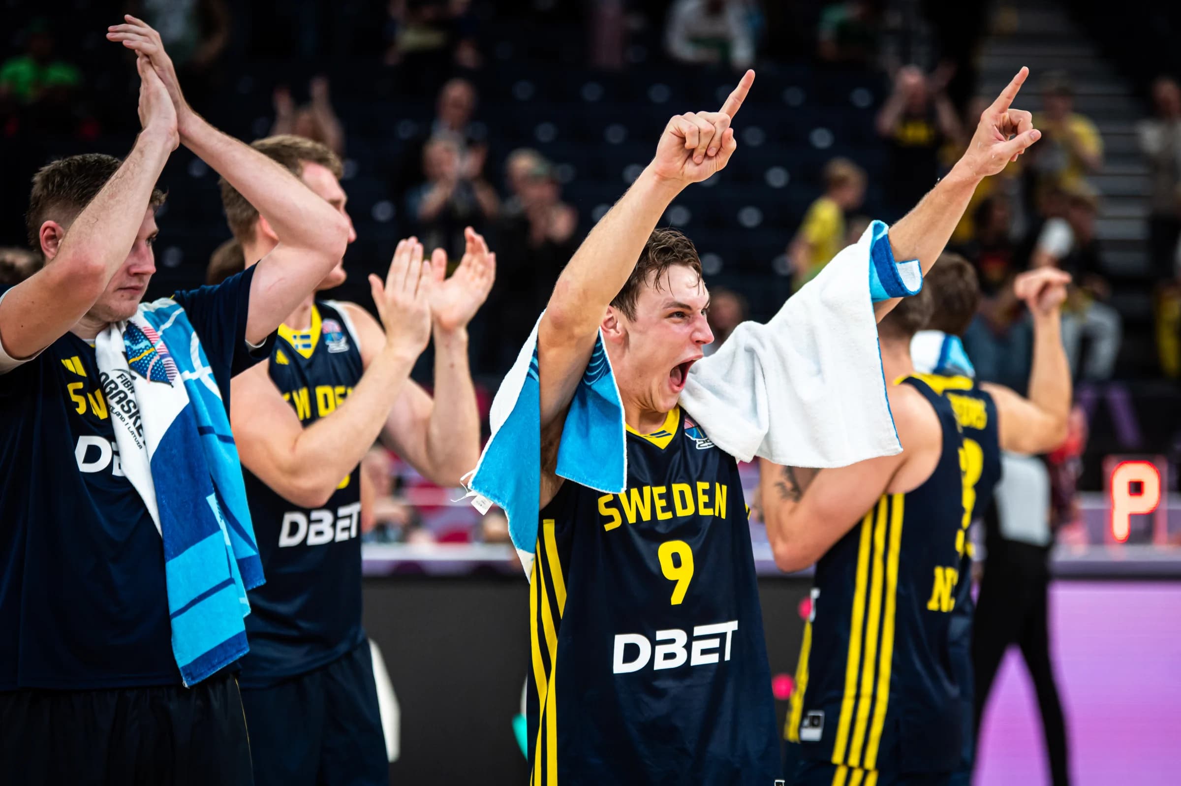 Pelle Larsson leads Sweden to first EuroBasket victory since 2013