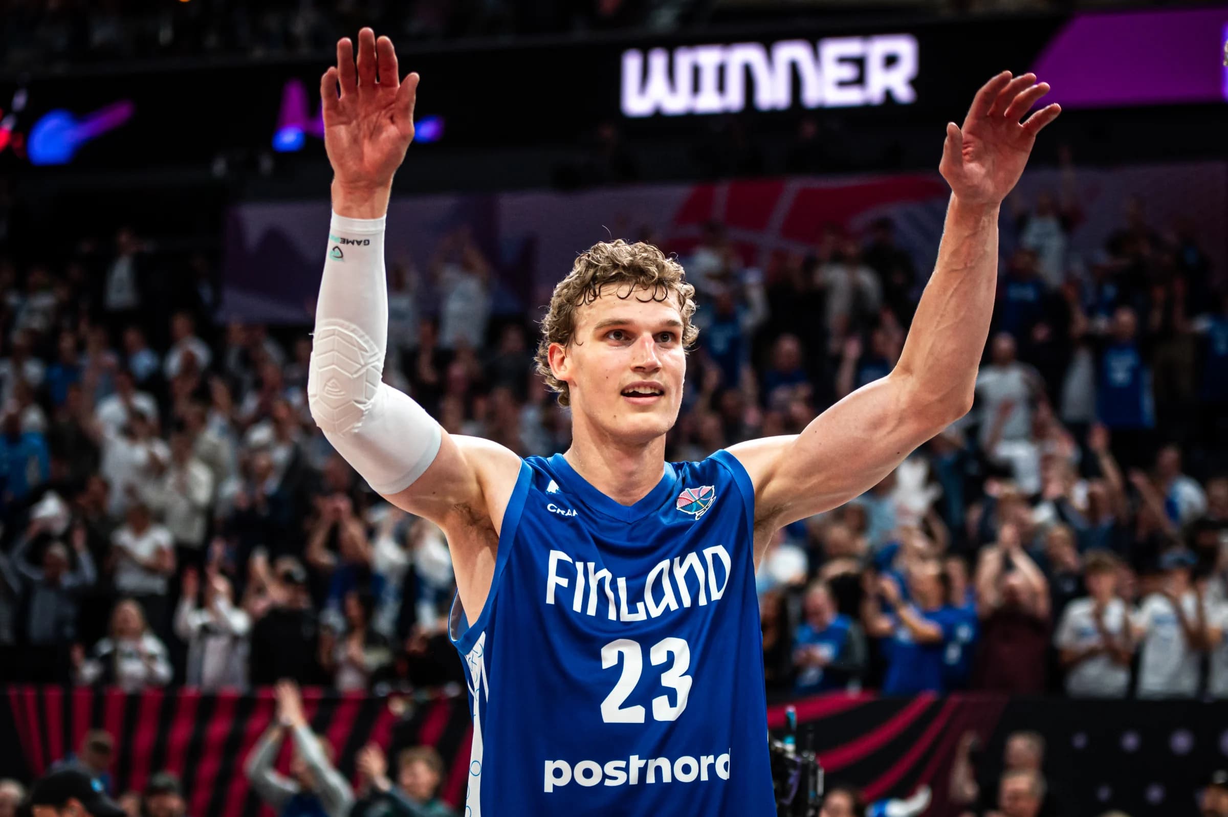 Markkanen leads Finland to Round of 16 with double-double