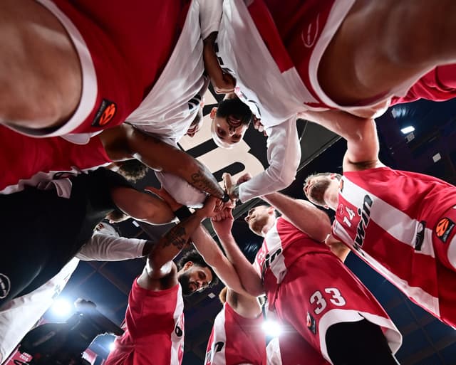 Olympiacos Beats Milan and Clinches First Place in EuroLeague