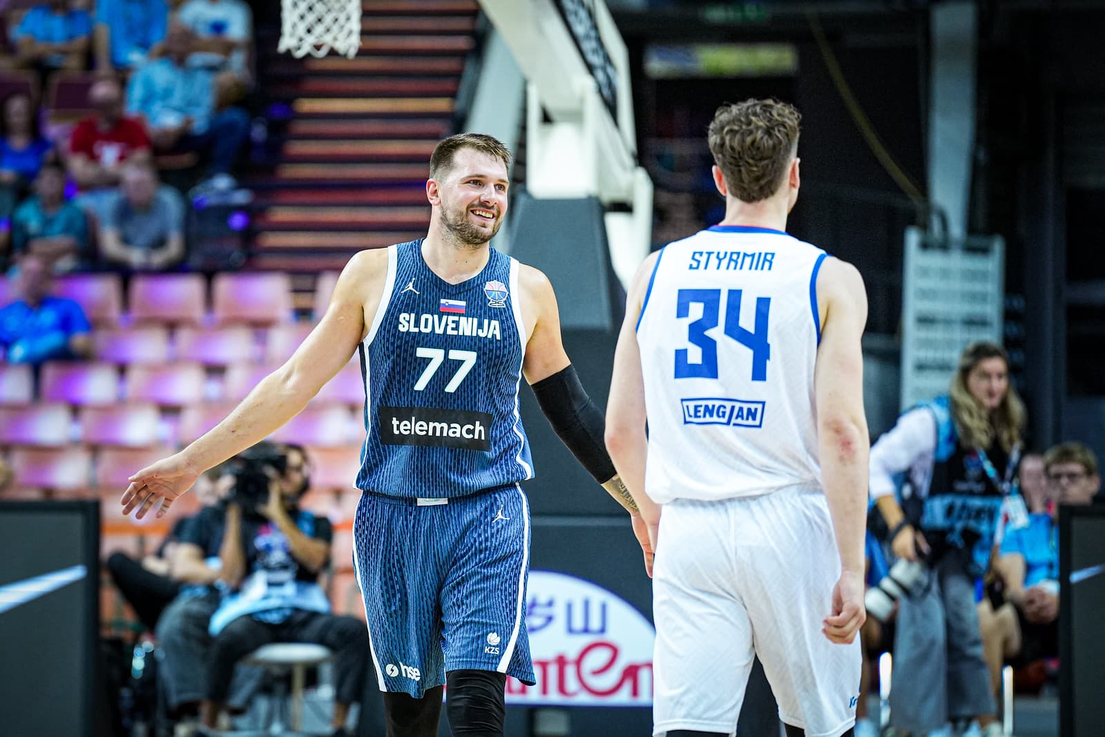 Pushed by Iceland, Slovenia advances to EuroBasket 2025 Round of 16