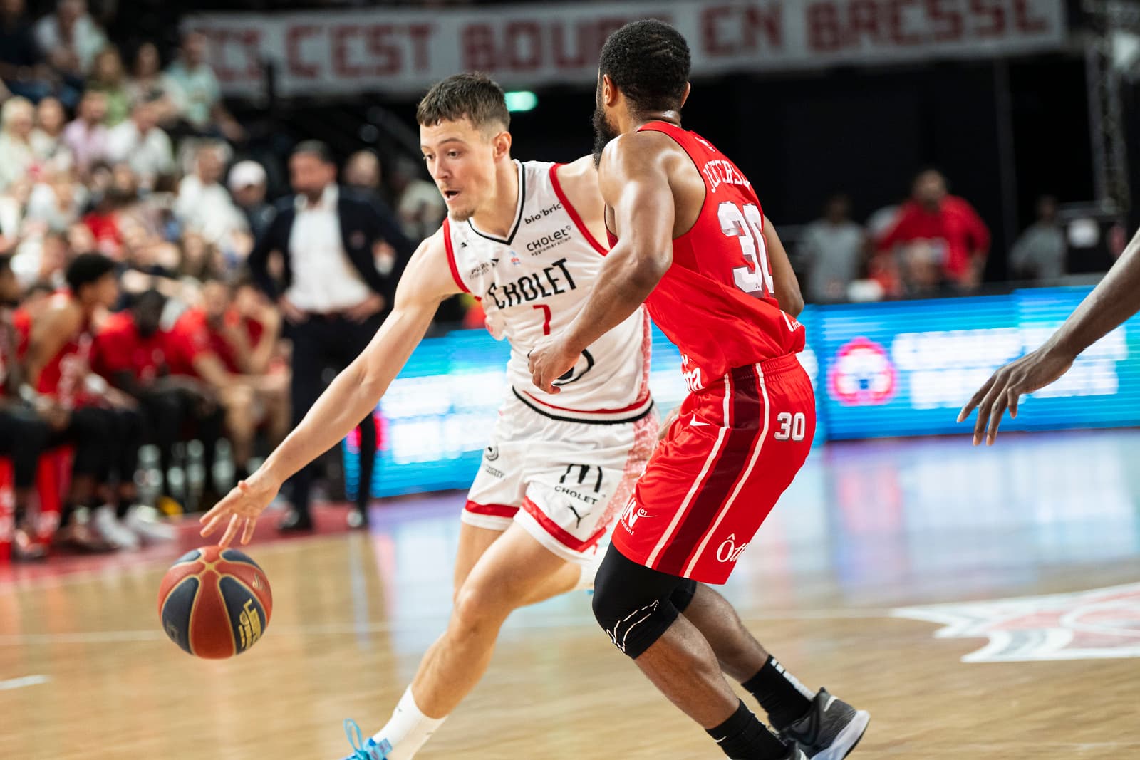 Nathan De Sousa extends his journey with Cholet Basket