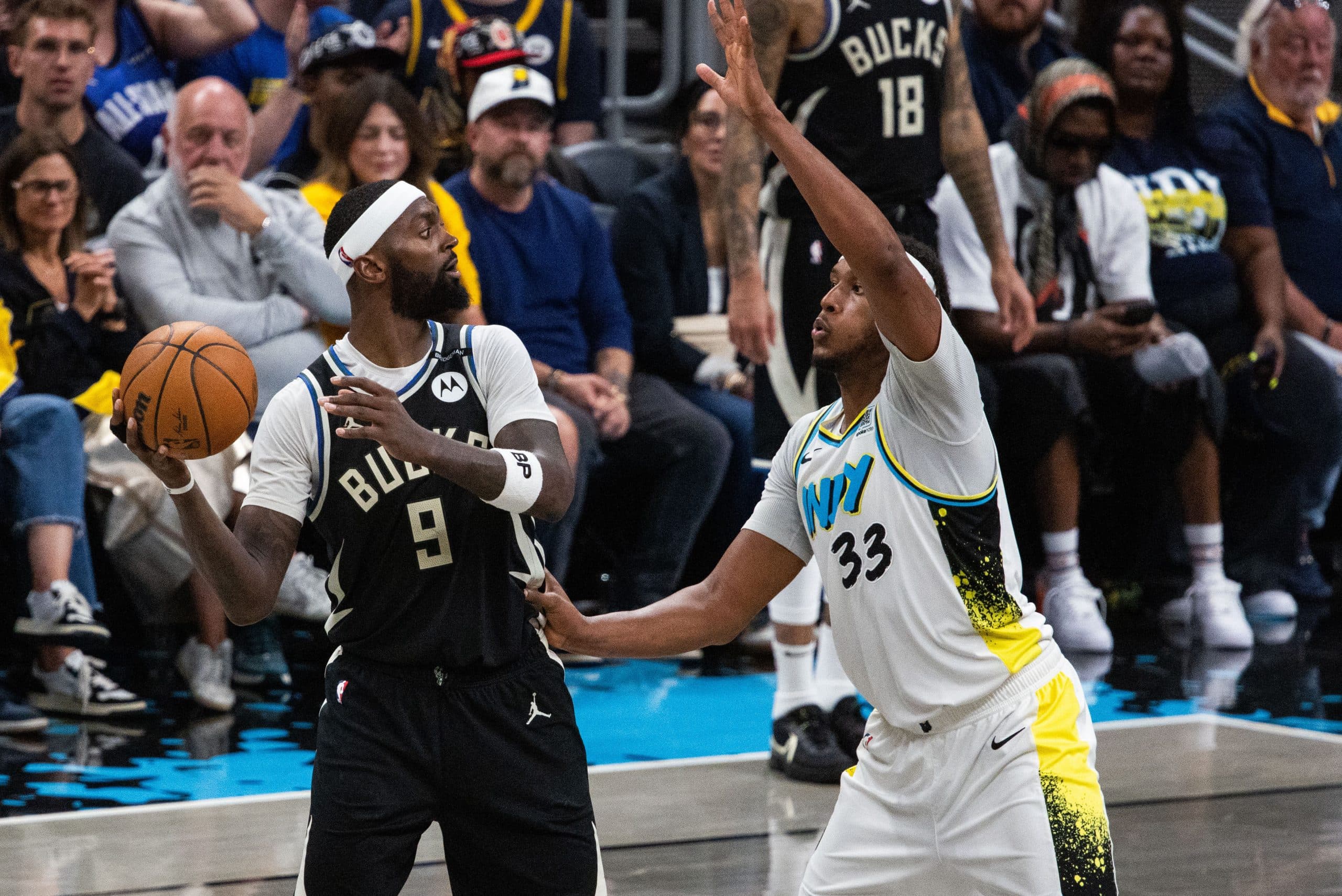 Bobby Portis extends with the Bucks on a 3-year, $44 million contract