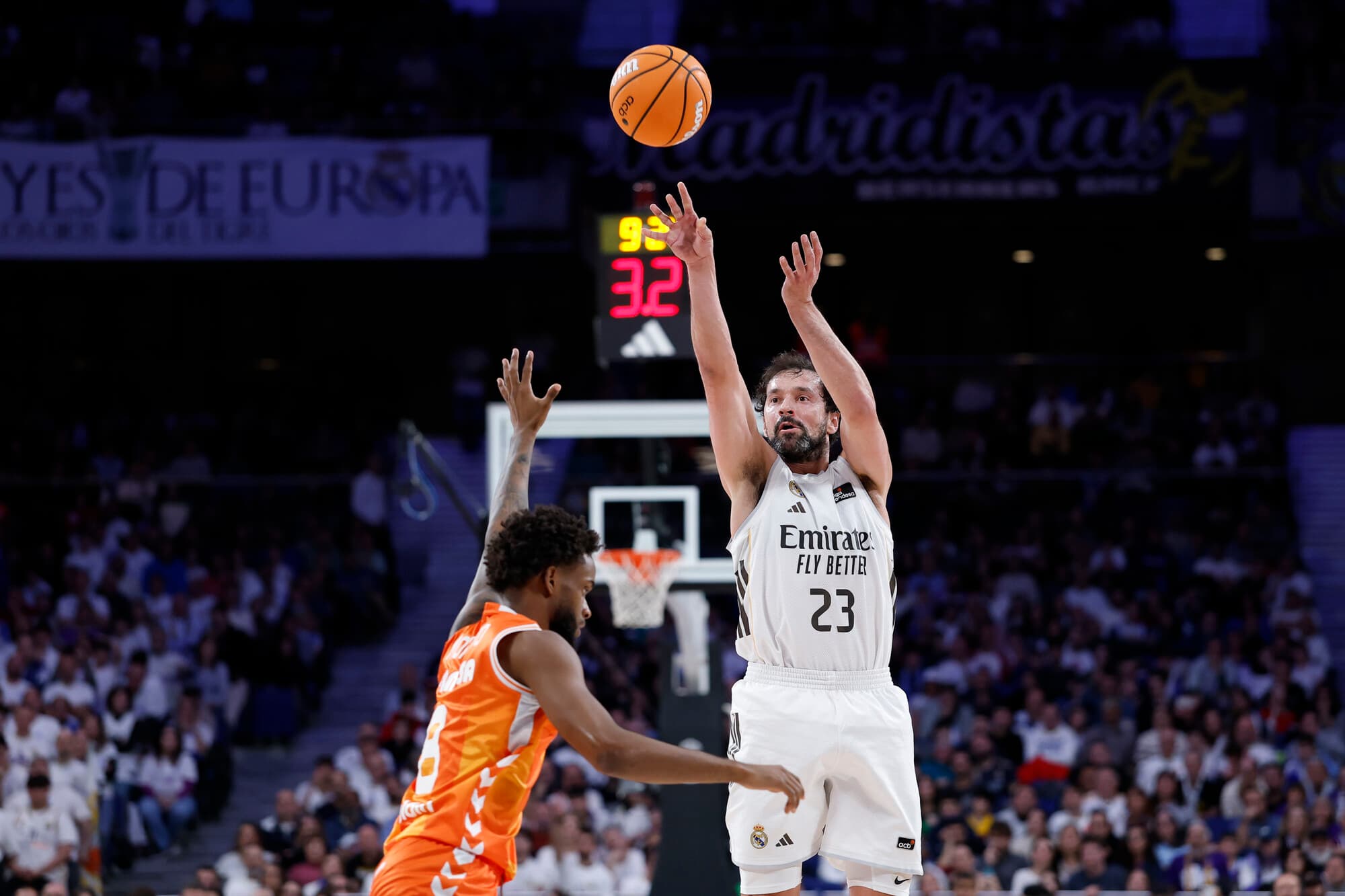 Real Madrid wins the clash against Valencia and takes first place in Liga Endesa