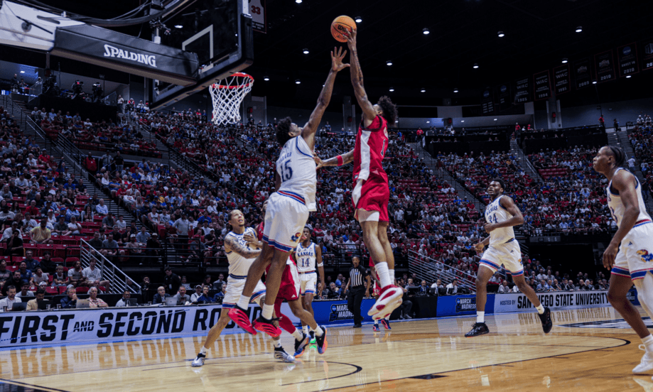 St. John’s stuns Kansas with buzzer-beater to reach Sweet 16 for first time since 1999