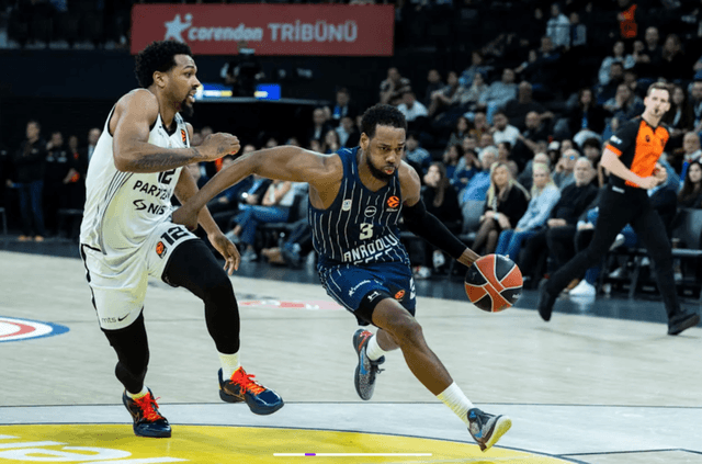 Anadolu Efes ends five-game losing streak with crucial 79-72 victory over Partizan