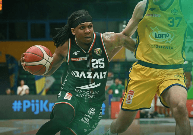Kadre Gray Delivers as Wroclaw Edges Gdynia 87-84 in OT to Open Polish Playoffs