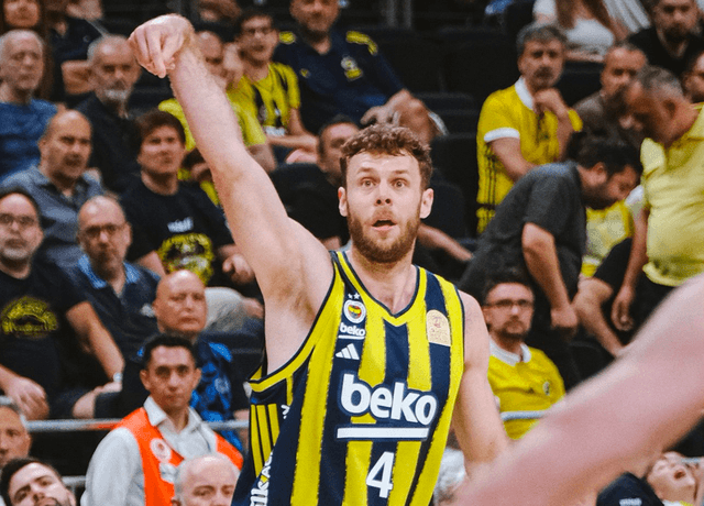 Fenerbahce Beko Edges Anadolu Efes in Thrilling BSL Semifinals Game 1