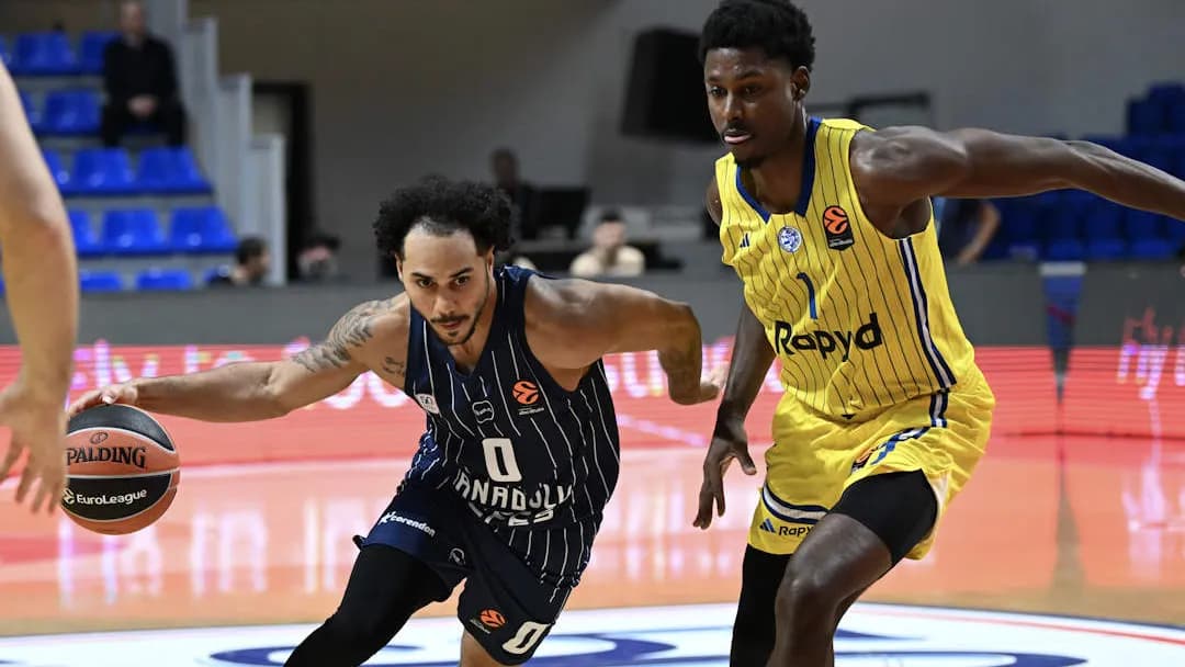 Anadolu Efes starts well in EuroLeague, despite excellent Jaylen Hoard