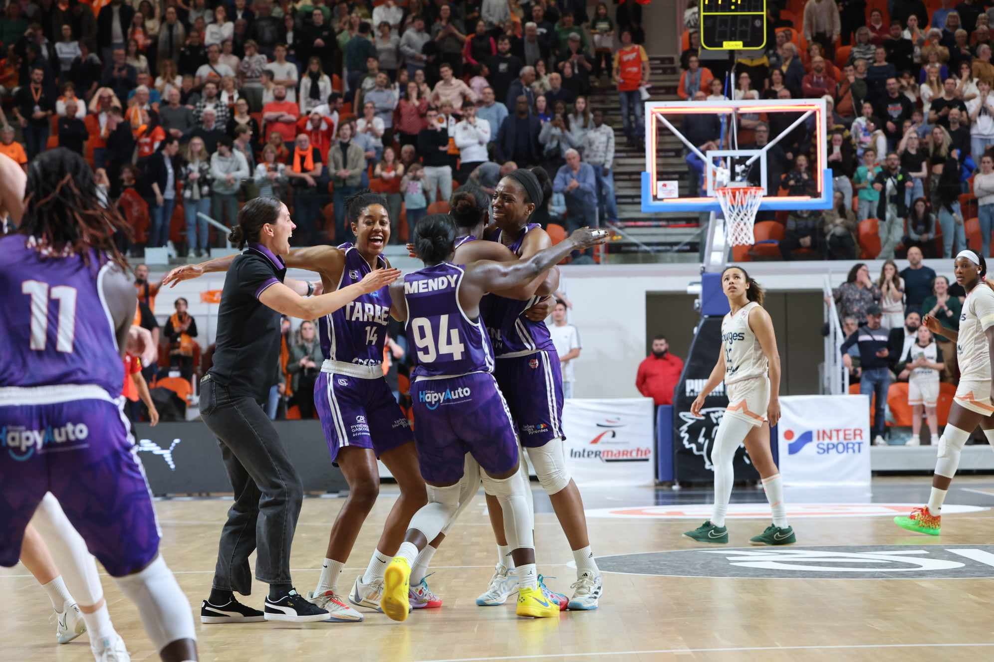 Tarbes does it again and eliminates Bourges in quarters, Charnay makes history