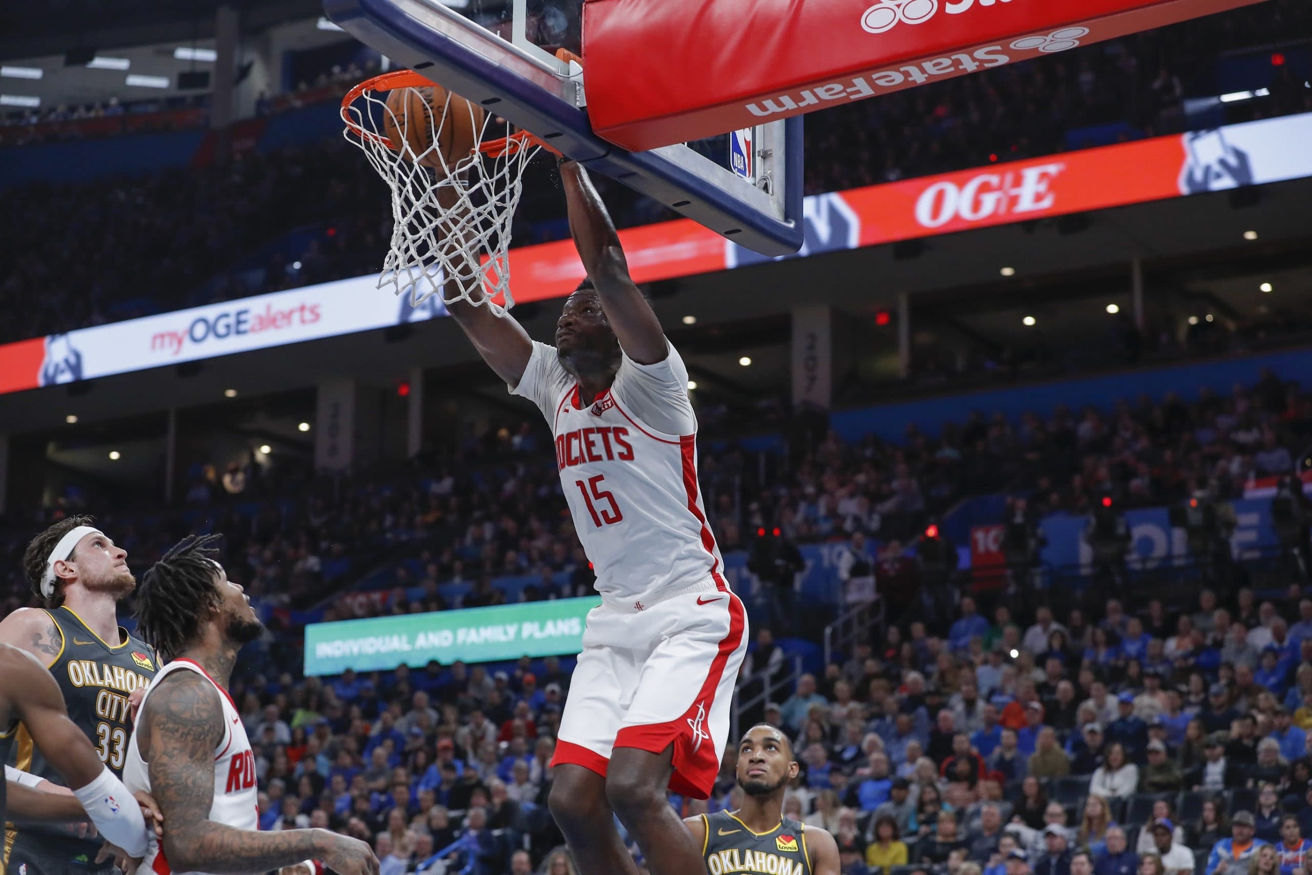 Houston brings back Clint Capela for $21.5 million over 3 years