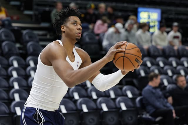 Hassan Whiteside Dominates the Boards as Shanghai Sharks Take 2-1 Series Lead Over Beijing Ducks