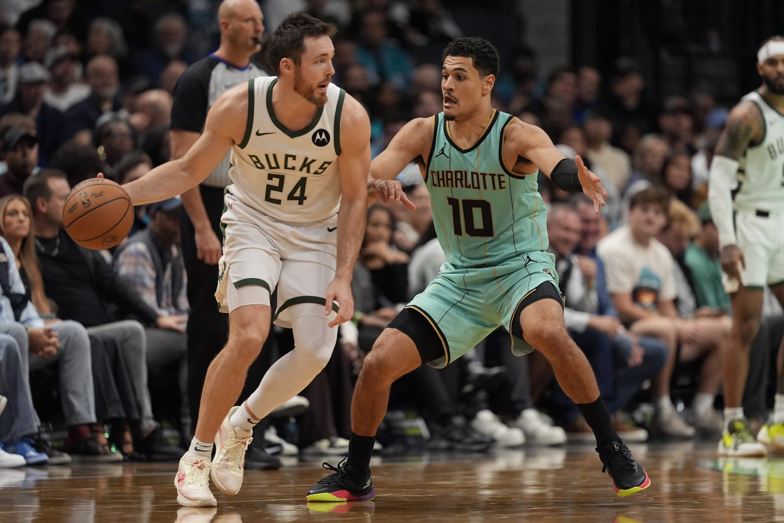 Pat Connaughton joins Charlotte in trade with Milwaukee