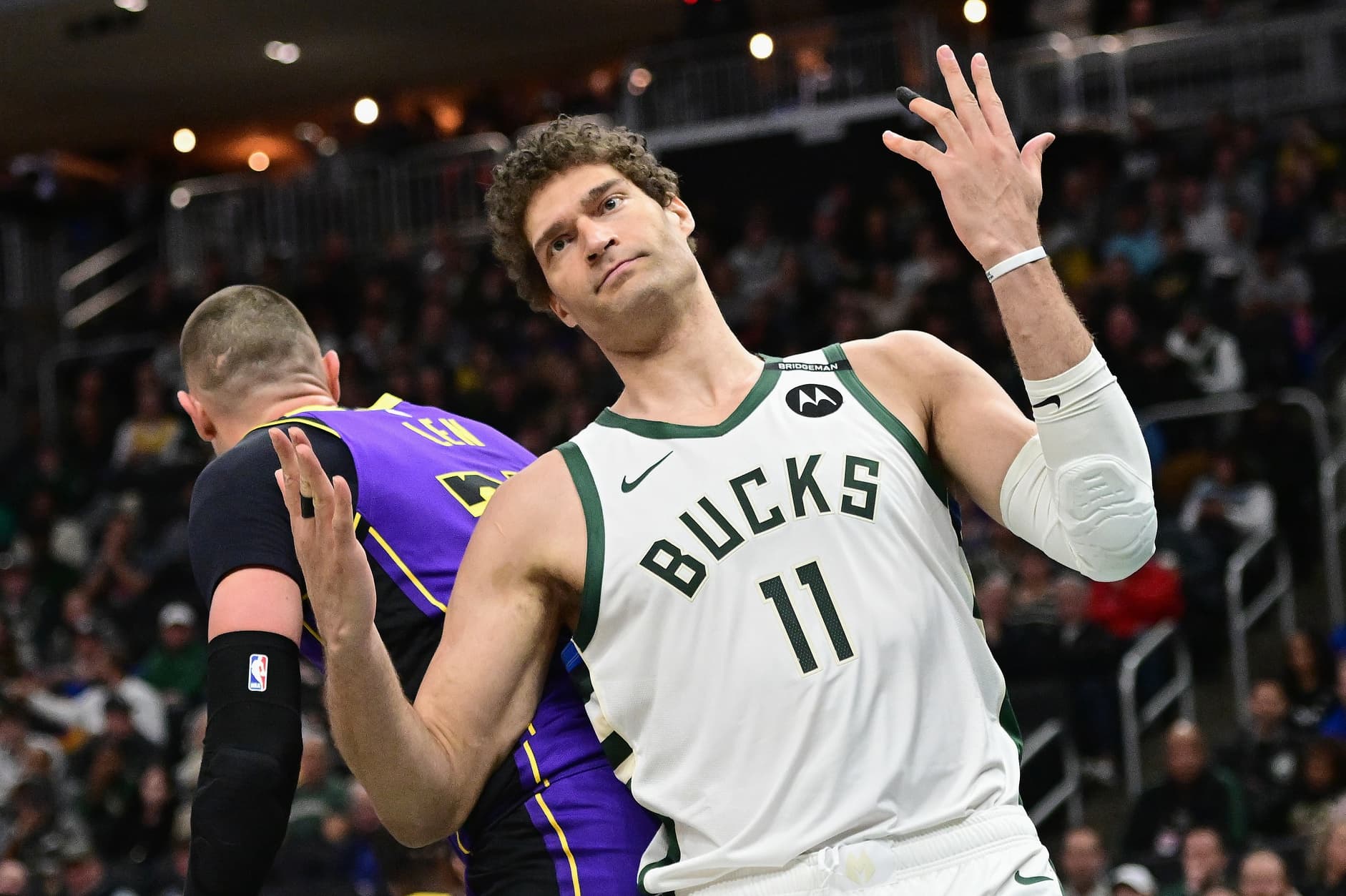 Brook Lopez snubs Lakers for their rival, with $18 million over two years