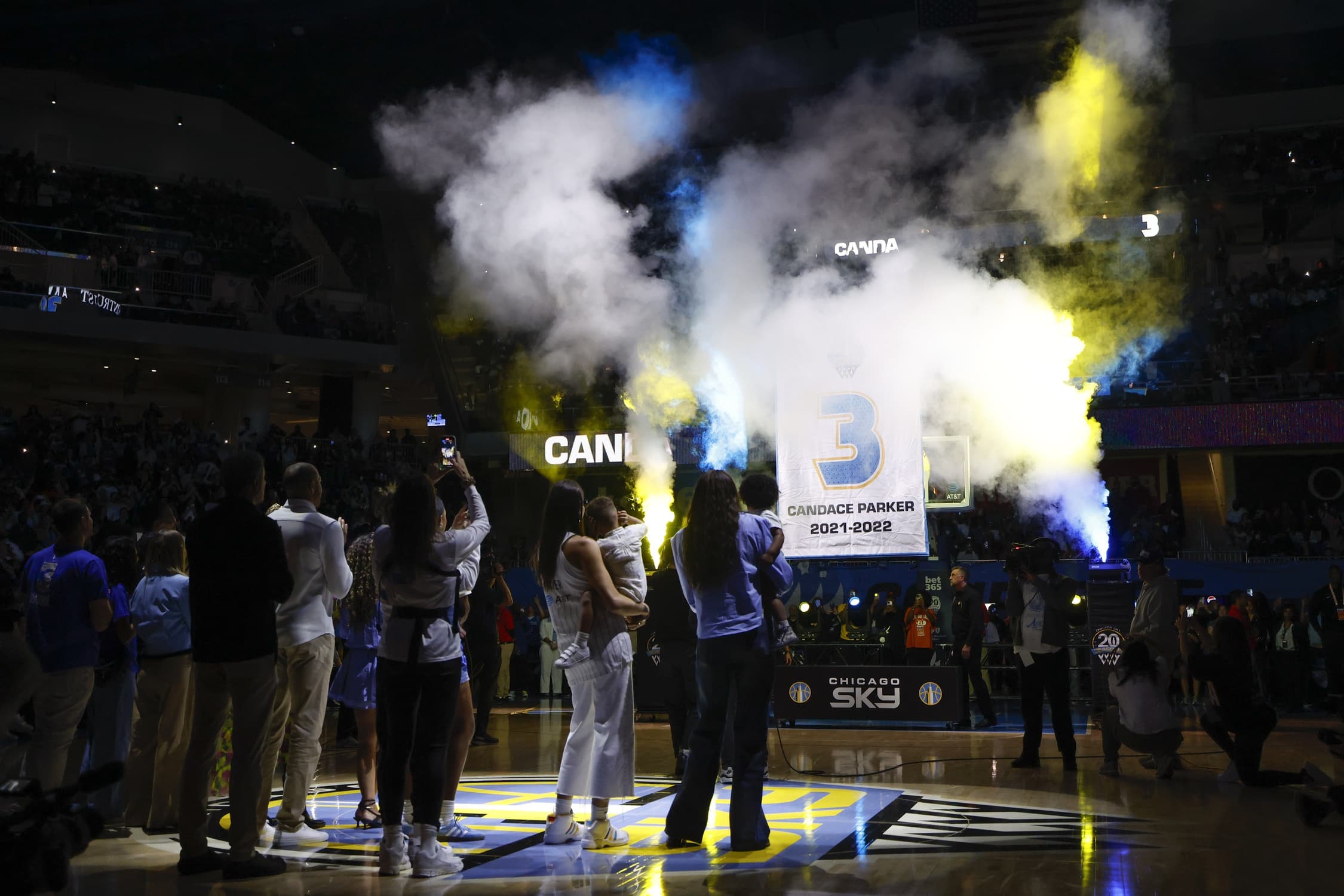 WNBA legend has her number retired by former franchise after memorable title in her hometown
