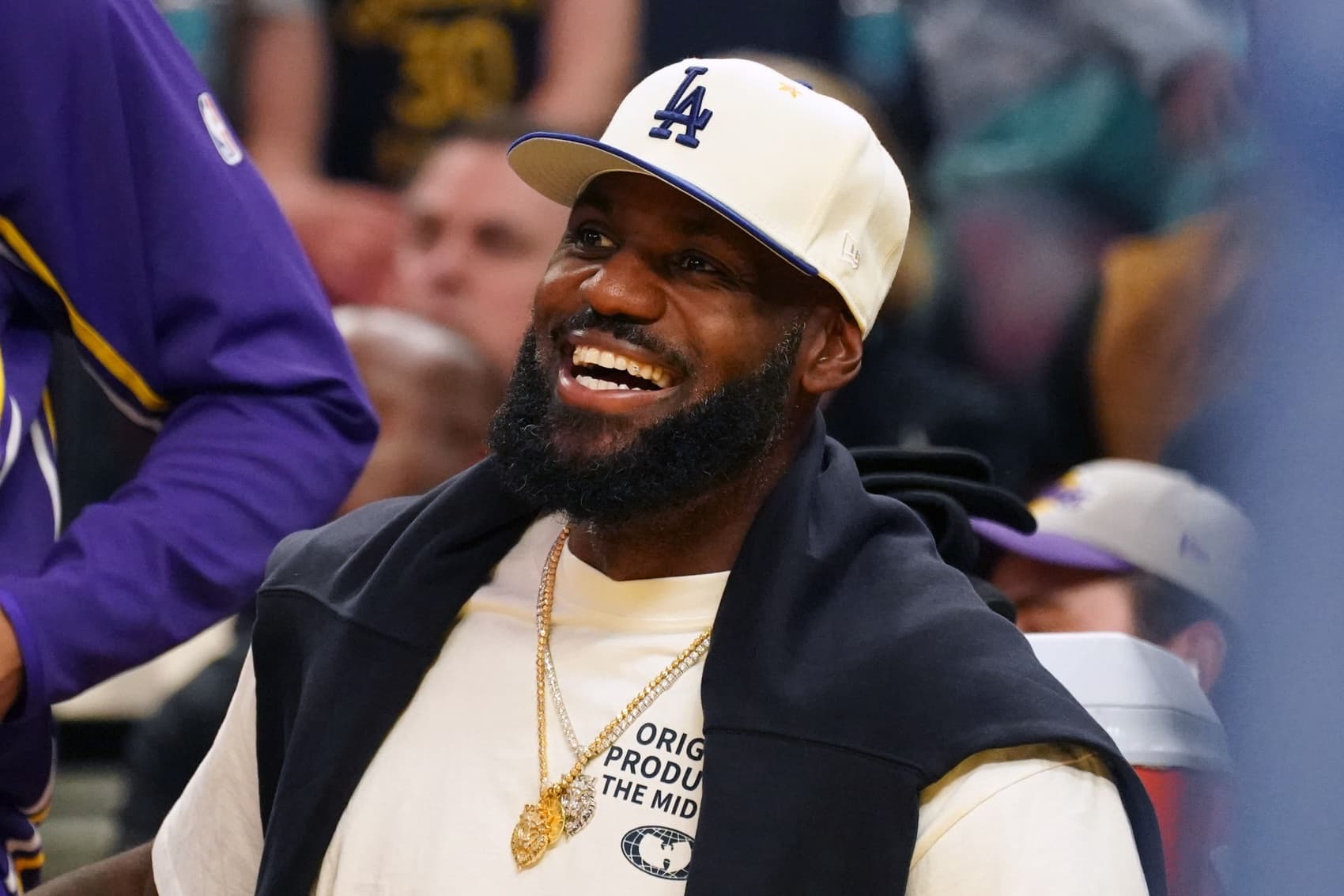 At 40, LeBron announces his « Second Decision »: retirement or massive marketing ploy for Amazon?