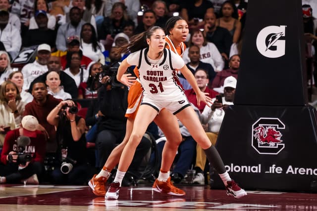 Given a standing ovation at her entrance, already on SportsCenter, Alicia Tournebize played her first NCAA game