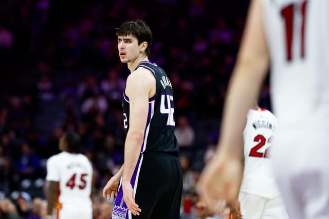 Miami Heat Crushes Sacramento with 21 Three-Pointers for a 130-117 Victory
