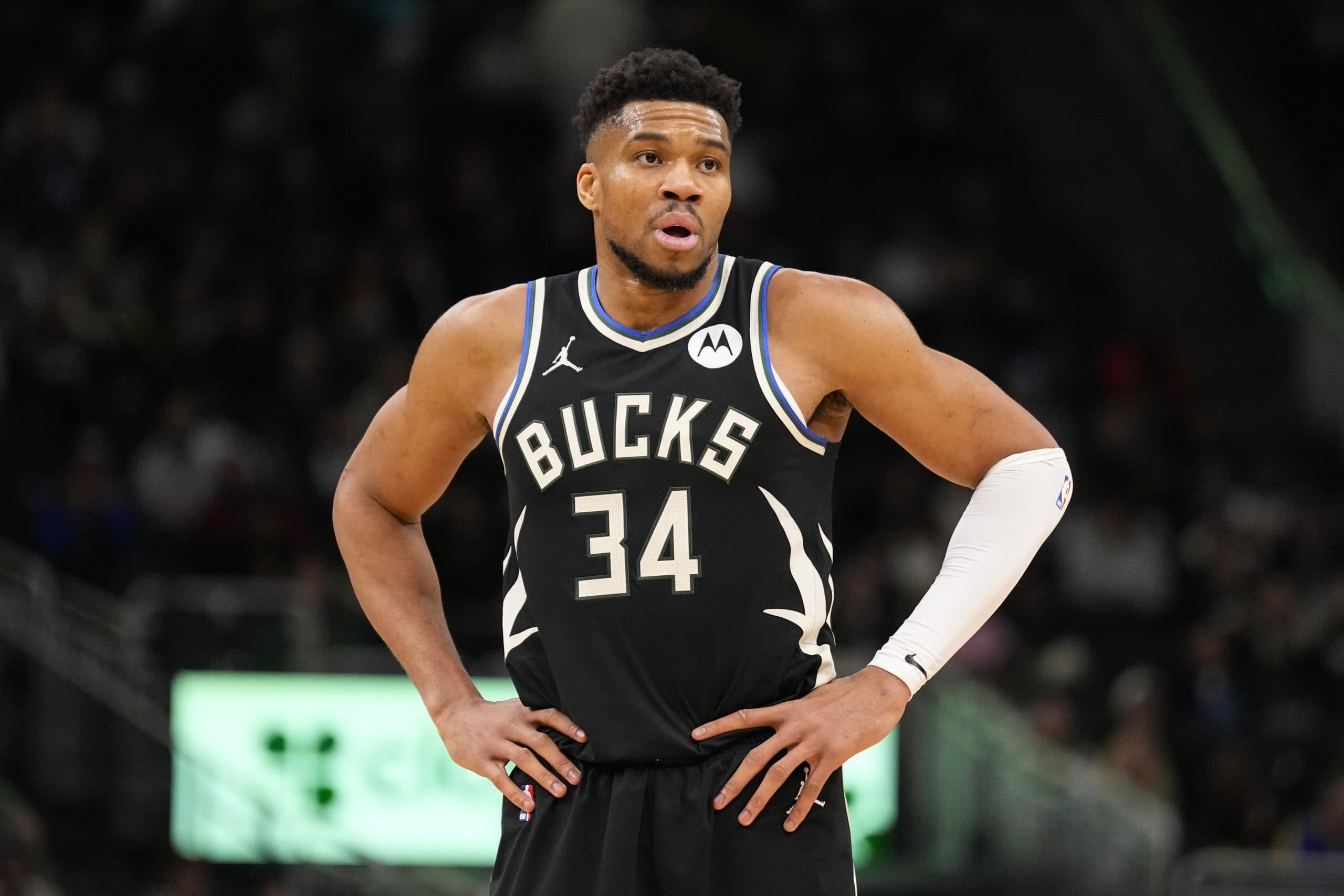 Giannis Antetokounmpo out 4 to 6 weeks after new calf injury