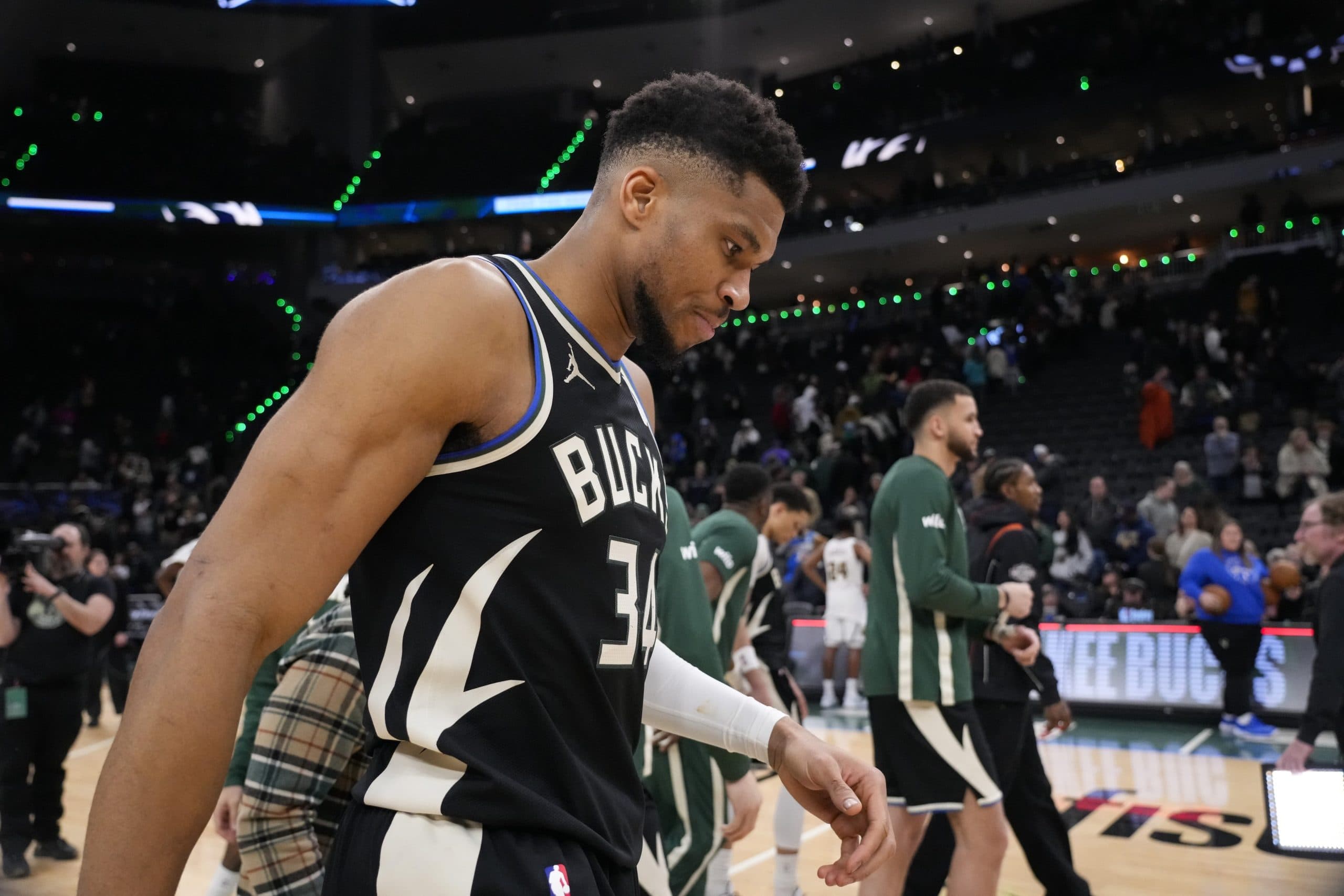 Giannis Antetokounmpo: No Return Date After Calf Injury