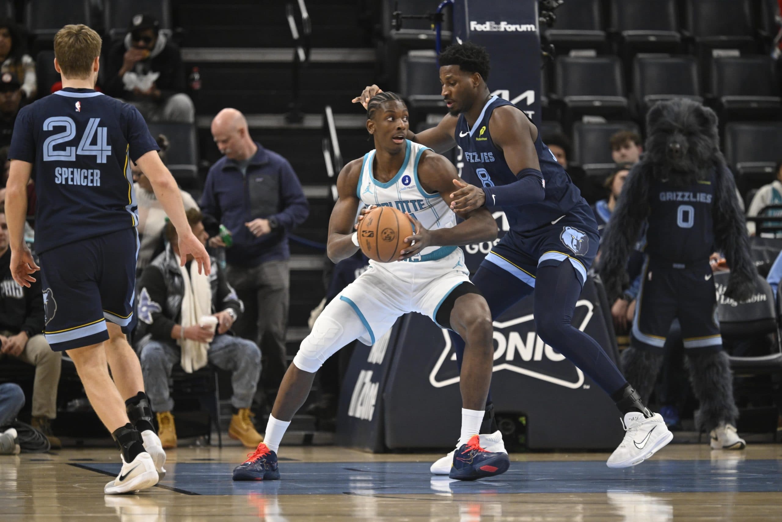 The Hornets of a record-breaking Moussa Diabaté (20 rebounds!) beat Memphis