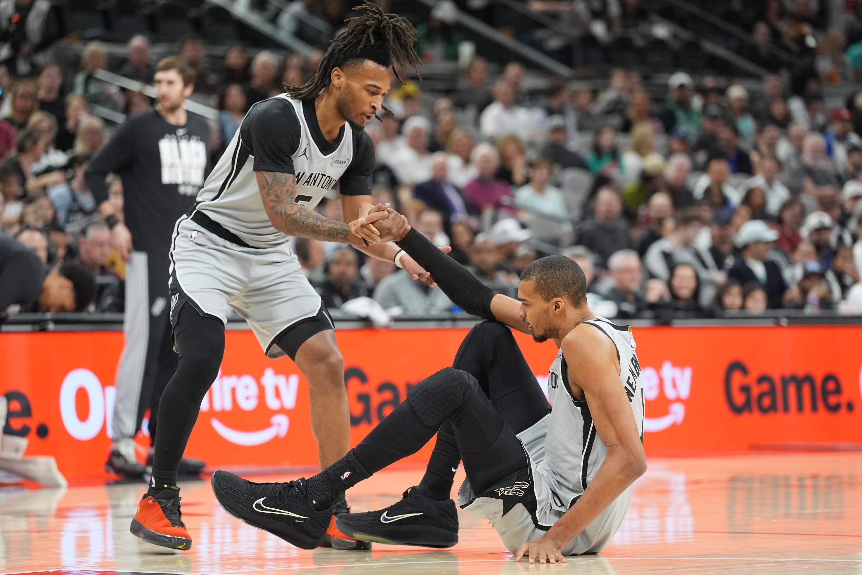 Stephon Castle steps up for Victor Wembanyama against Dallas
