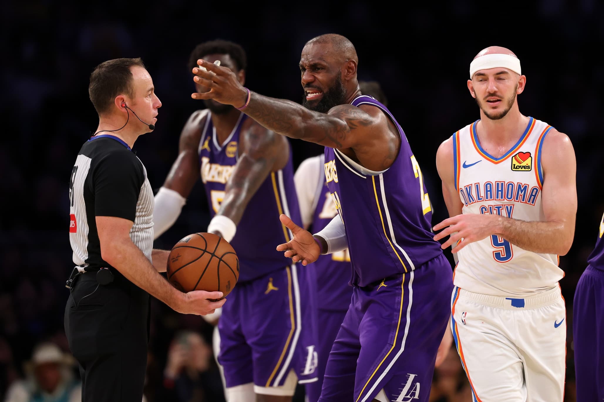 LeBron James criticizes the Lakers after loss to the Thunder