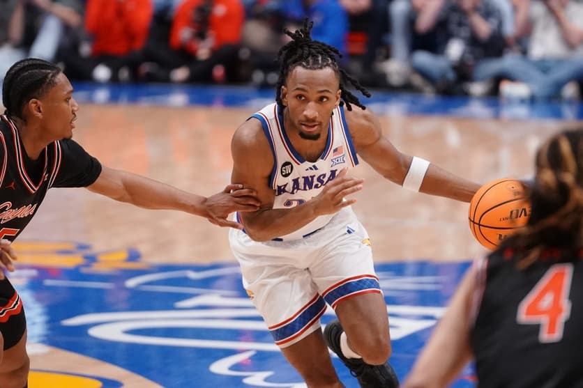 Kansas bounces back with dominant 69-56 victory over No. 5 Houston, handing Cougars third straight loss