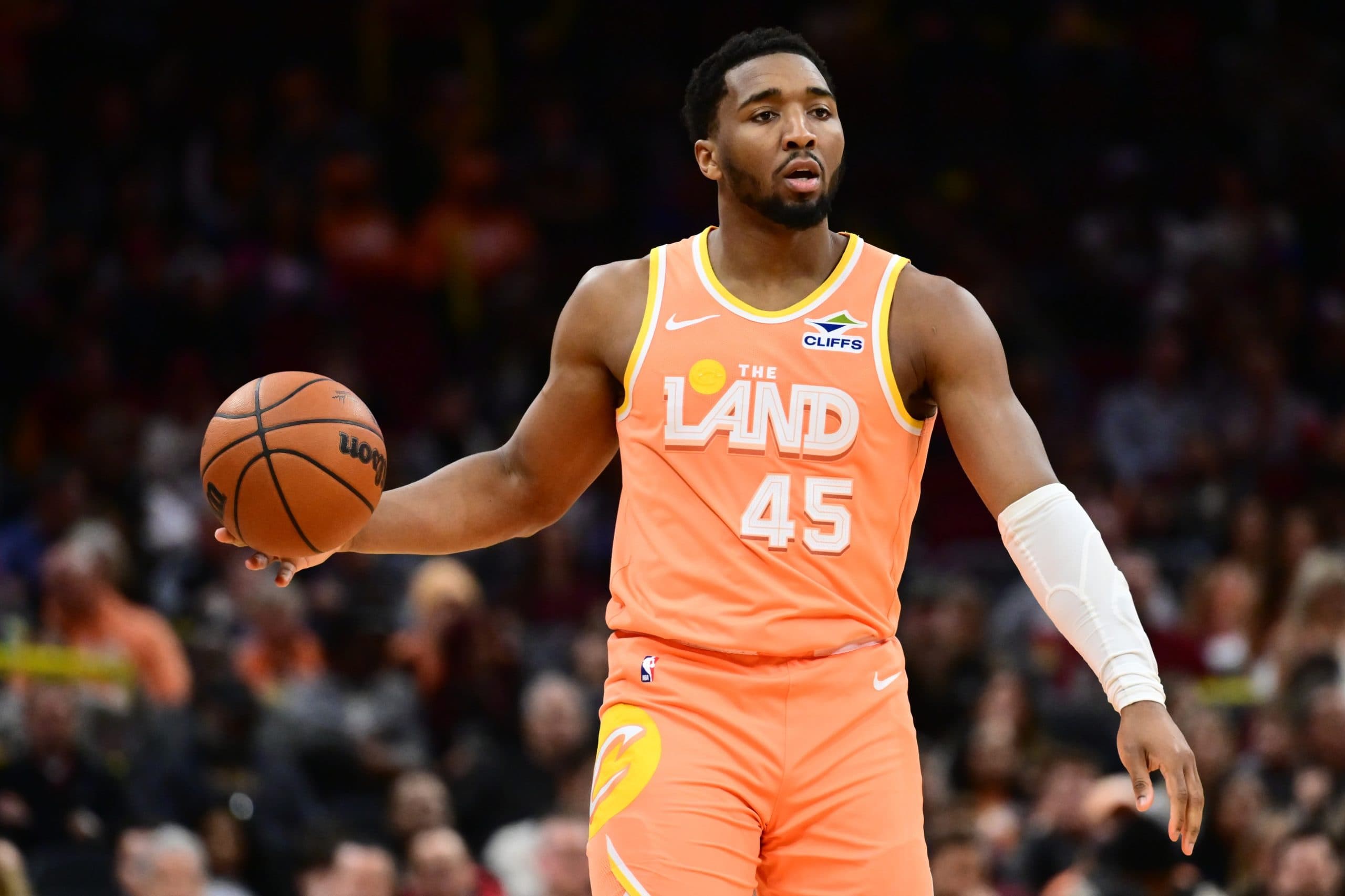 Cleveland beats New York and ties in the Eastern Conference standings