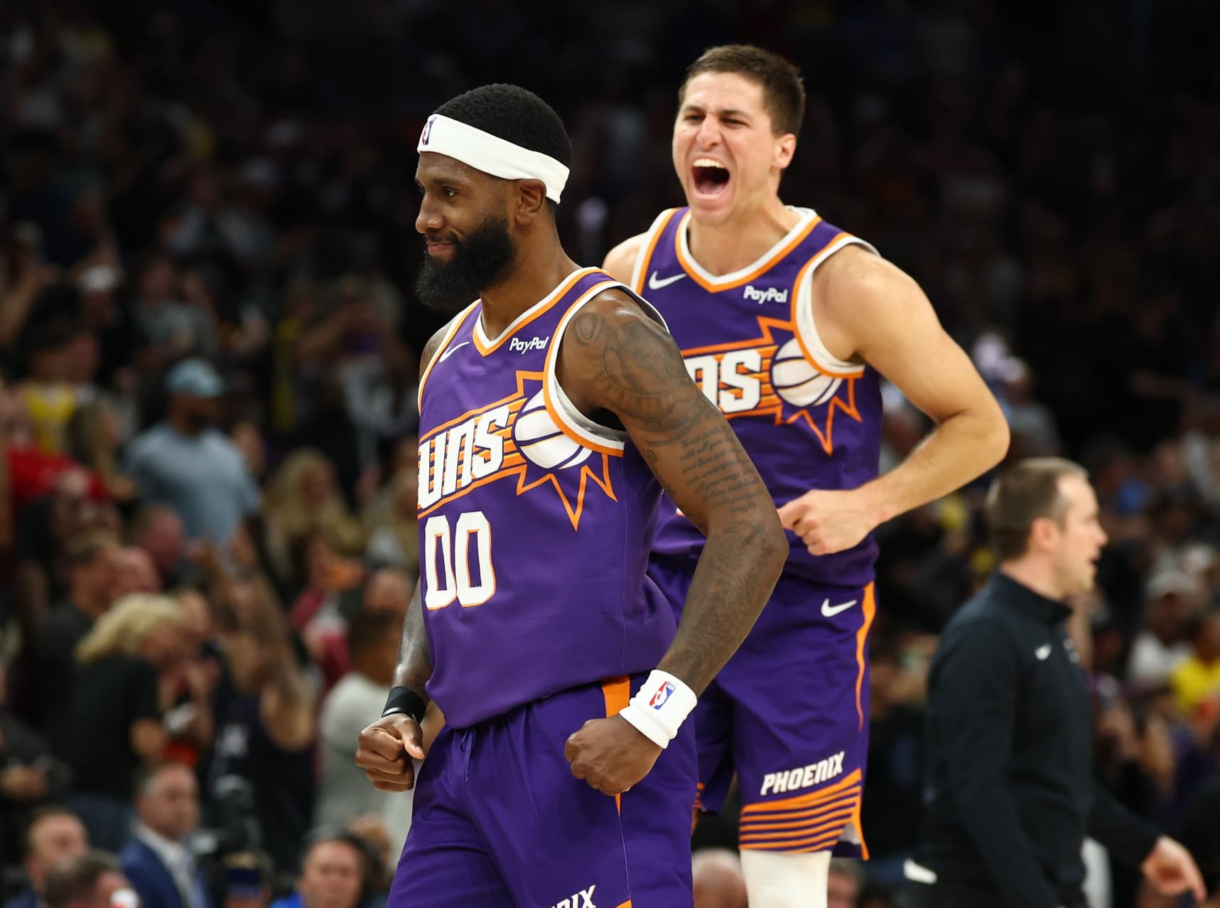 Suns Stun Lakers at the Buzzer