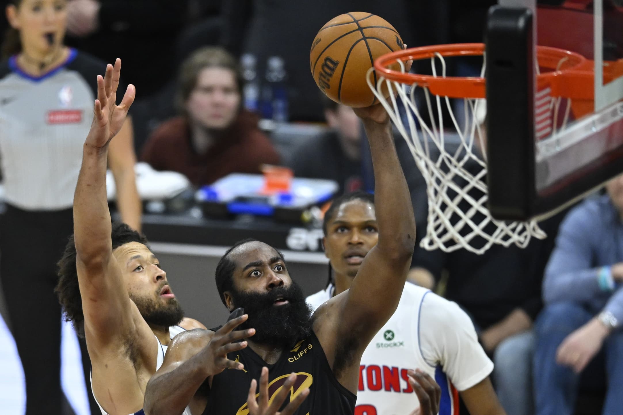 Cavaliers upset Eastern Conference leaders Pistons 113-109 without injured star Donovan Mitchell