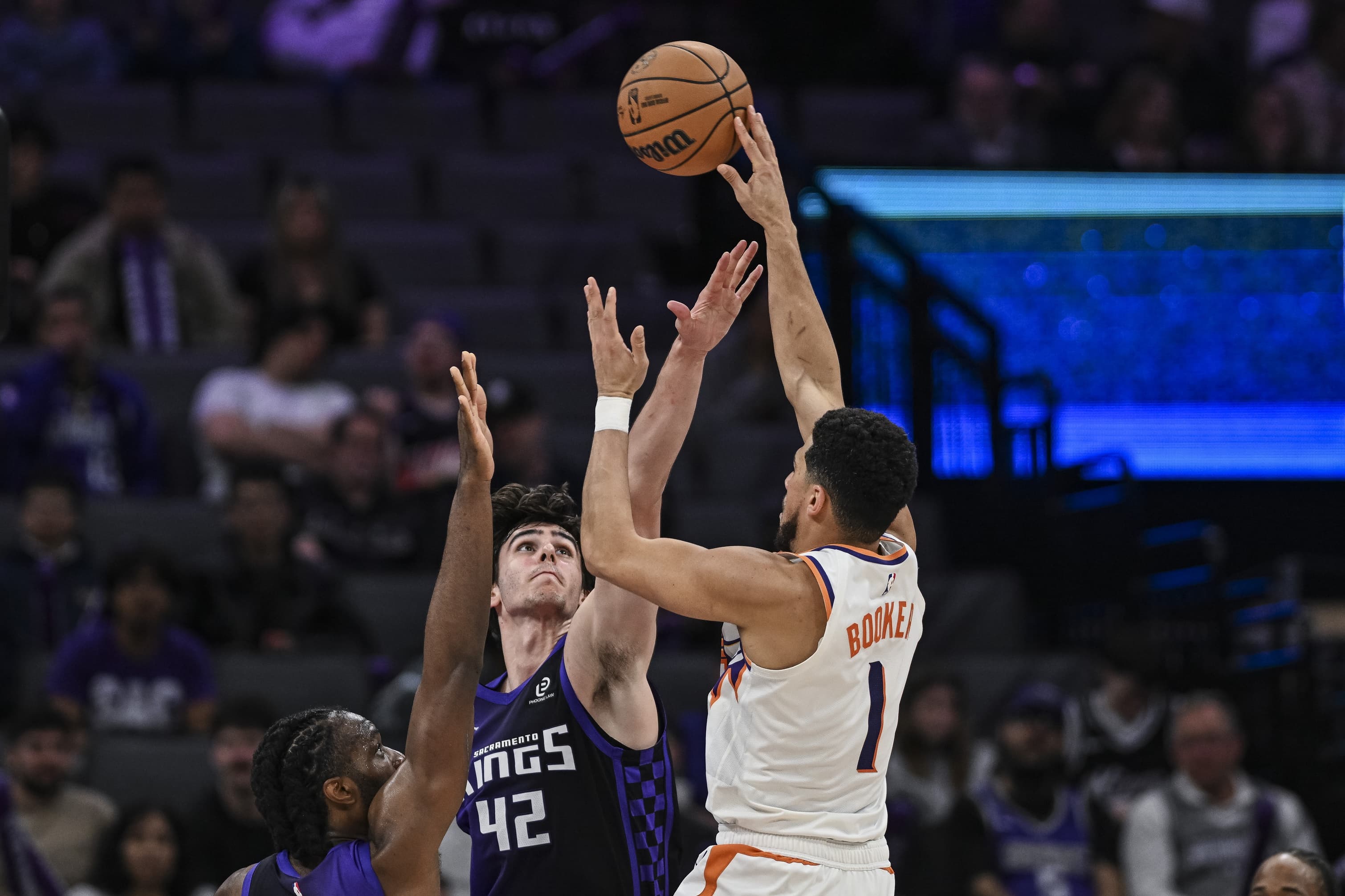 Suns Defeat NBA-Worst Kings 114-103, Complete Season Series Sweep