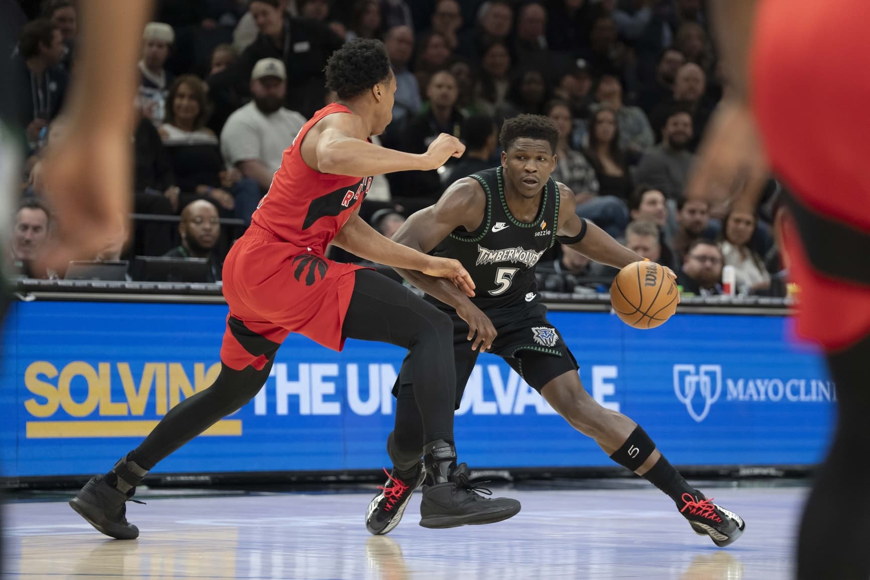 Anthony Edwards’ monster dunk powers Timberwolves to 115-107 victory over Raptors
