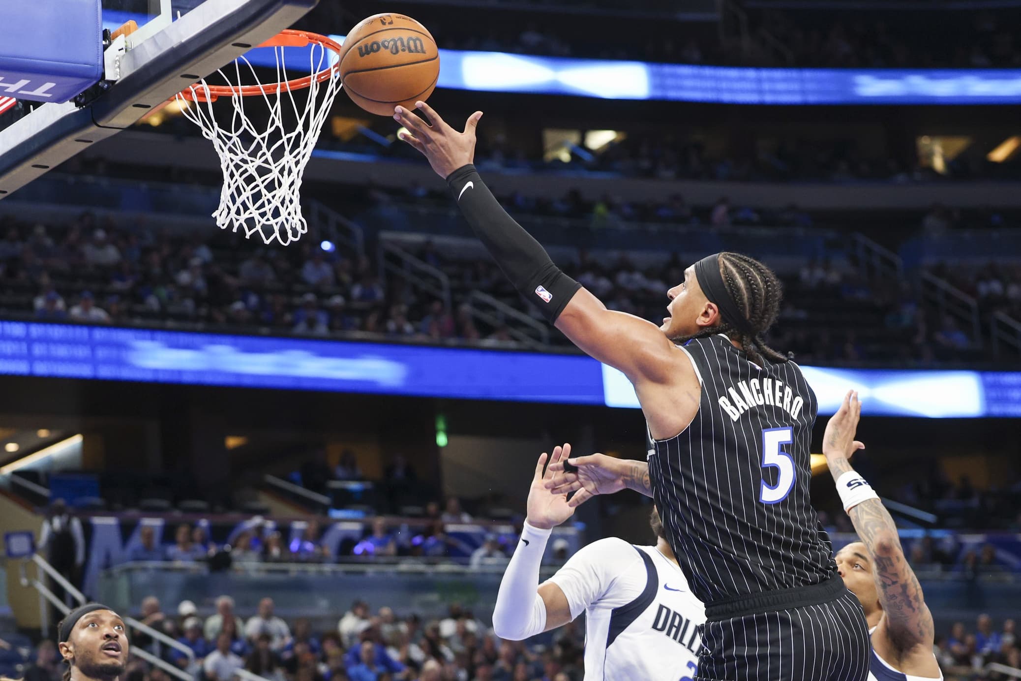 Magic edge Mavericks 115-114 on Carter Jr.’s clutch dunk as Cooper Flagg returns from injury